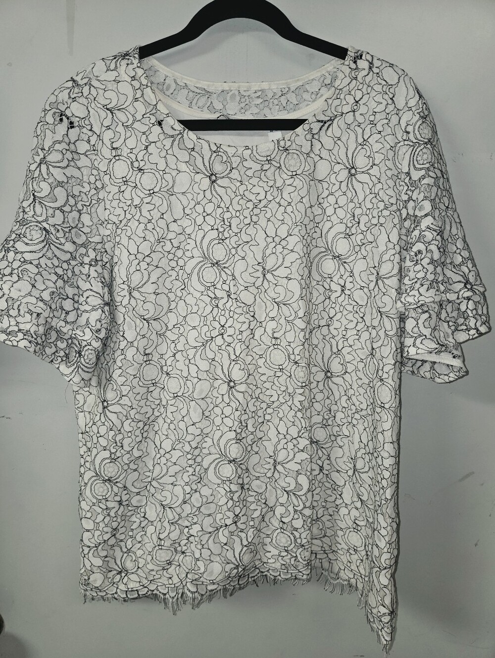 Isaac Mizrahi White Floral Lace Short Sleeve Blouse - Picture 1 of 6